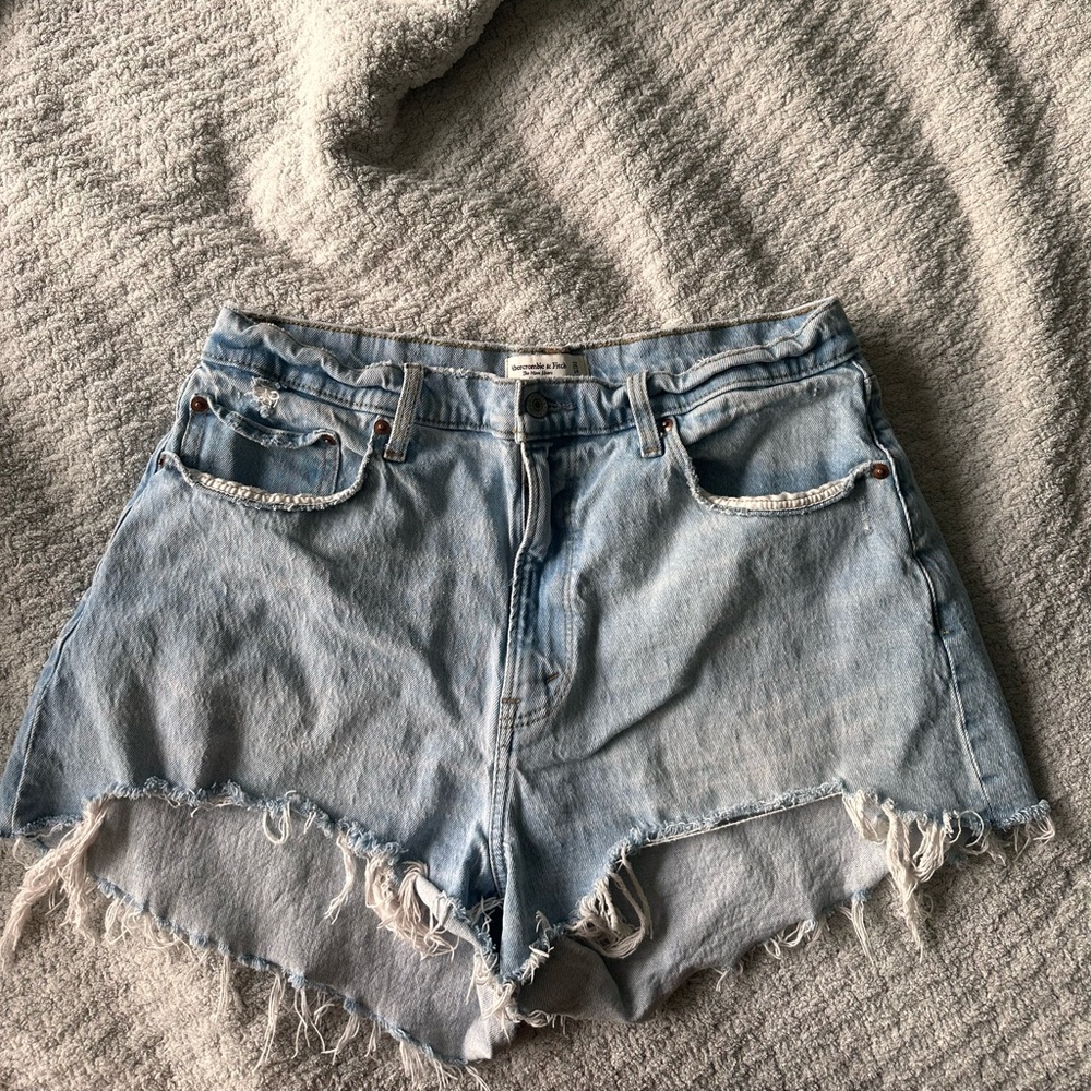 Abercrombie & Fitch High Rise Mom Curve Love Short Size 32.